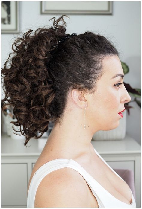 7 hair styles to make your wash days last longer - #hairstyles #curly #hair #make #your hairstyles to make your hair curly Clip Hairstyles Curly Hair, Banana Clip Hairstyles, Curly Hair Up, Wedding Hairstyles Tutorial, Hairstyles Curly Hair, Banana Clip, Quick Braided Hairstyles, Curly Hair Styles Easy, Clip Hairstyles