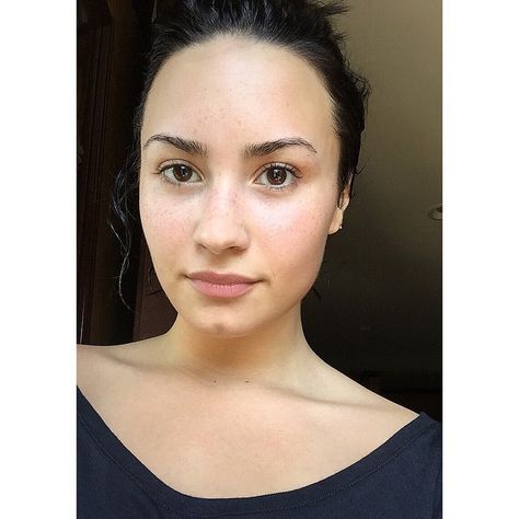 35 Photos That Show Demi Lovato's Natural Beauty Could Bring You to Tears Makeup Monday, Celebs Without Makeup, Bare Face, No Makeup, Natural Face, Without Makeup, Real Beauty, Free Makeup, Demi Lovato