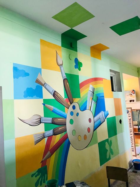 Drawing Class Decoration Ideas, Mural Wall Art School, Education Wall Painting, School Wall Drawing Ideas, School Mural Ideas Creative, Wall Painting School Art Ideas, School Art Murals, Art Classroom Wall Painting, School Wall Mural Ideas