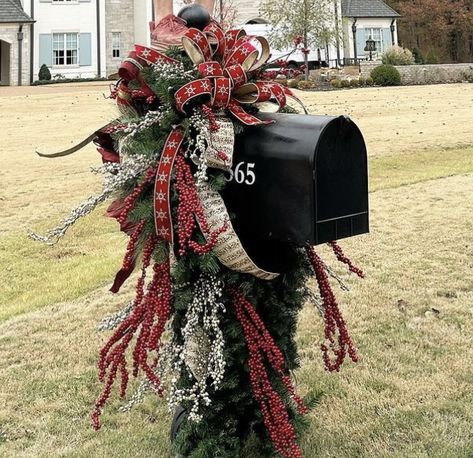 Fall Decorated Mailboxes, Decorated Mailboxes For Christmas, Mailbox Saddle Christmas, Mail Box Christmas Decor, Holiday Mailbox Decor, Decorate Mailbox For Christmas, Christmas Mailbox Decorations Diy, Mailbox Christmas Swag, Mailbox Christmas Decorations