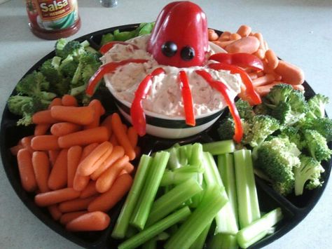 Little Mermaid veggie tray Pirate Veggie Tray, Mermaid Veggie Tray Ideas, Mermaid Veggie Tray, Party Fruit Platter, Vegetable Trays, Fruit Platter Ideas Party, Veggie Display, Animal Snacks, Appetizers Table