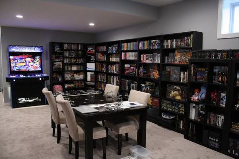 Boardgame Rooms, Board Game Room Design, Board Game Room Ideas, Board Game Shelves, Game Room Display, Deco Gamer, Board Game Room, Gaming Tables, Geek Room