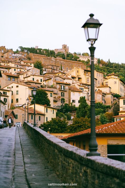 Cortona Tuscany, Cortona Italy, Driving In Italy, Italian Romance, Lake Como Italy, Italy Photography, Como Italy, Italy Aesthetic, Lake Garda