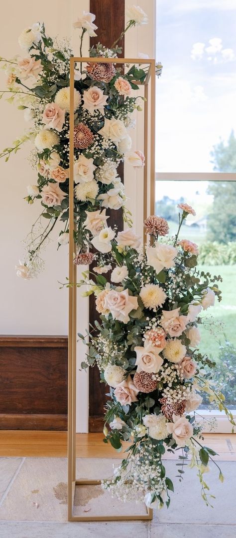 Pillar Wedding Decor, Wedding Ceremony Floral Pillars, Floral Stands Wedding, Wedding Flower Pillars, Flower Tower Wedding, Flower Pillars Wedding, Floral Pillars Wedding, Flower Pillars, Chuppah Ideas