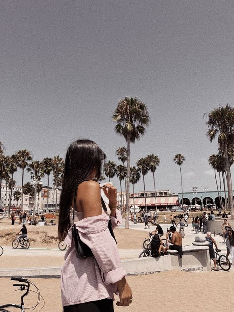 #venice #california #californiadream #girl Venice Beach Photoshoot, Shoots Ideas, Raw Photography, Life Manifestation, Beach Shoot, Saturday Afternoon, Beach Photoshoot, Venice Beach, Fashion Photoshoot