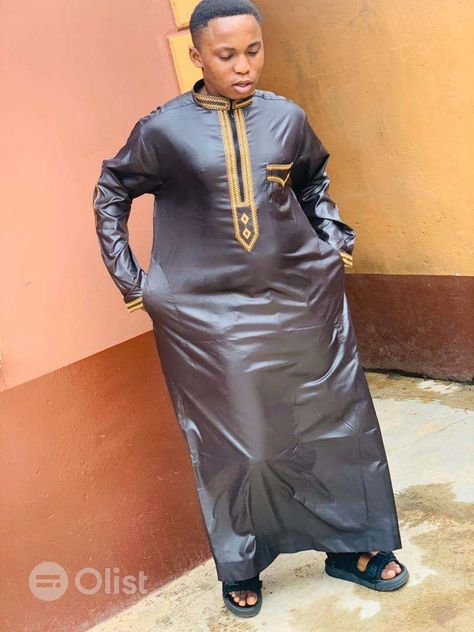 Quality unisex jalabiya / jalabia African Clothing Women, African Dress For Women, Jalabia Styles, Style Long Dress, Dashiki Fashion, Dashiki Dress, Traditional African Clothing, African Dashiki, African Men Fashion