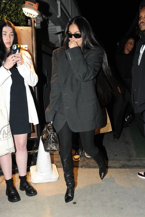 Lauren London Style Outfits, London Street Style Black Women, Mua Outfits Black Casual, Oversized Blazer Outfit Black Women, Blazer With Leggings Outfit Ideas, Blazer Boots Outfit, Big Blazer Outfit, Turtle Neck And Blazer, Outfit With Long Boots