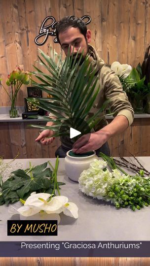 453K views · 18K reactions | 🌺 Master Florist ByMusho works magic with white Graciosa's | Check out this stunning floral creation featuring the elegant Graciosa Anthuriums by Anthura stealing the spotlight. 🌟✨ By Musho artistry knows no... | By Master Florist | Facebook Modern Flower Arrangements Design, Simple Flower Arrangements For Table, Anthurium Flower Arrangement, Tropical Flower Arrangements Diy, Flower Arrangements Simple Vase, Anthurium Arrangement, Montage Floral, Floristry Techniques, Floral Mechanics