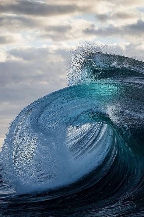 No Wave, Waves Photography, Ocean Pictures, Surfing Waves, Beautiful Ocean, Water Waves, Ocean Wave, Big Waves, Sea Waves