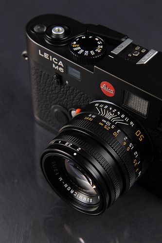 Vintage Camera Lens, Leica Photography, Leica M6, Film Camera Photography, Dslr Photography Tips, Camera Design, Classic Camera, Old Cameras, Leica M