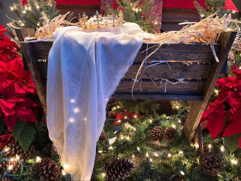 Manger Display Ideas, Church Altar Christmas Decorations, Manger Christmas Decor, Simple Church Christmas Decor, Church Sanctuary Christmas Decor, Christmas Altar Decorations Church, Sanctuary Decor Church Stage Design, Christmas Manger Ideas, Christmas Church Decorations Sanctuary