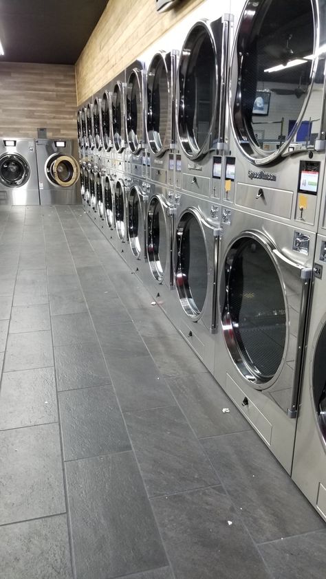 Coin Laundry Aesthetic, Luxury Laundry Mat, Laundromat Layout, Laundry Mat Aesthetic, Laundry Store Design Ideas, Retro Laundromat, Laundromat Aesthetic, Ironing Room, Modern Laundromat