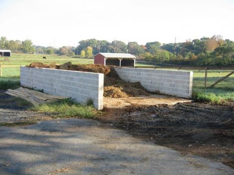 a concrete manure storage structure on a small horse farm Horse Manure Storage, Small Horse Farm Layout, Horse Property Layout, Manure Compost Bin, Manure Storage, Horse Manure Management, Small Horse Farm, Sheep Barn, Manure Composting