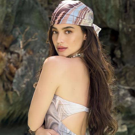 anne curtis Anne Curtis Outfit, Kylie Verzosa, Anne Curtis, Grp Port, Korean Fashion Dress, Portrait Photography Poses, Aesthetic Women, Photography Poses Women, Pretty Selfies