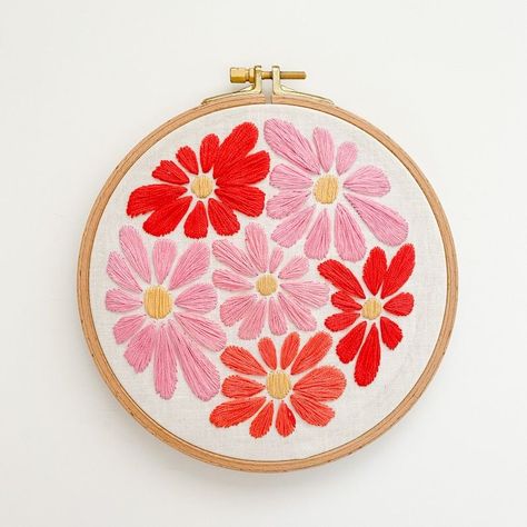 embroidery patterns Embroidery Ring Designs, Feminist Embroidery Pattern, 70s Embroidery, Flower Embroidery Hoop, Start Embroidery, Spring Embroidery, Textile Art Embroidery, Pretty Embroidery, Diy Disney