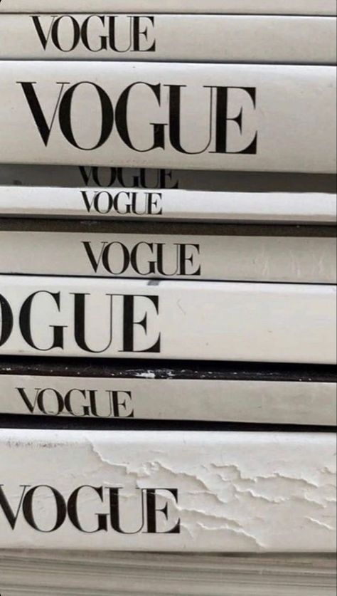 Vogue Aesthetic Wallpaper Laptop, Blair Waldorf Aesthetic, Gossip Girl Aesthetic, Plakat Design, Photographie Inspo, Keramik Design, Vogue Beauty, Dream Career, Life Aesthetic