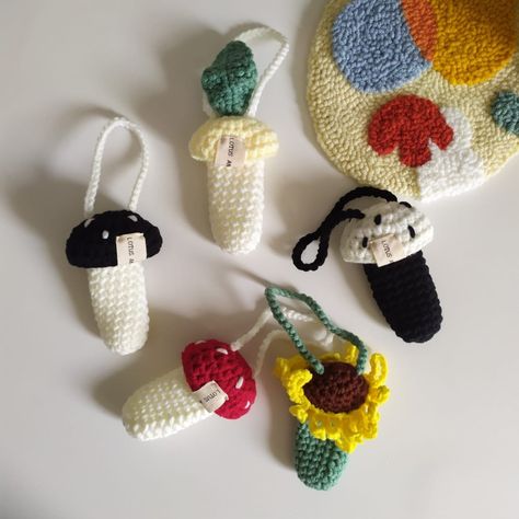 Crochet Mushroom Keychain, Mushroom Keychain, Crochet Mug Cozy, Crochet Case, Crochet Mushroom, Crochet Keychain Pattern, Crochet Bows, Crochet Pouch, Chopstick Holder