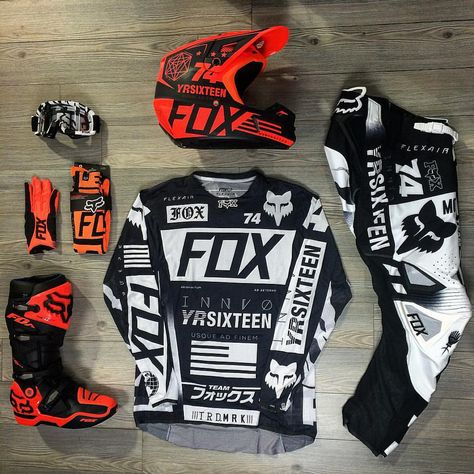 Motocross Outfits, Dirt Bike Riding Gear, Dirt Bike Helmets, Dirt Bike Gear, Bike Outfits, Motocross Gear, Motocross Love, Dirt Bike Racing, Cool Dirt Bikes