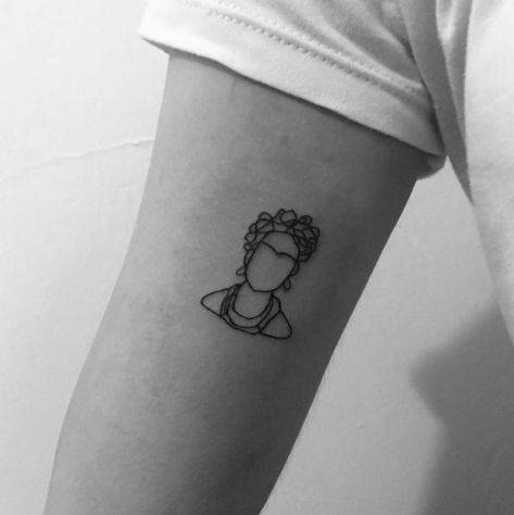 Frida Kahlo Minimalist Frida Kahlo Tattoo, Simple Frida Kahlo Tattoo, Frida Khaki Tattoo, Frida Khalo Tattoo Minimalist, Frida Kahlo Inspired Tattoo, Frida Tattoo Ideas, Frida Kahlo Tattoo Ideas, Arm Patchwork, Frida Kahlo Tattoo