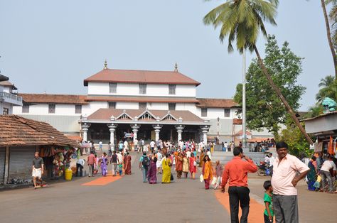 dharmasthala a famous temple in karnataka Dharmasthala Temple, Jaguar Paw, Temple Images, Stock Wallpaper, Dream Places, Historic Places, Actor Photo, Haircuts For Men, Jaguar