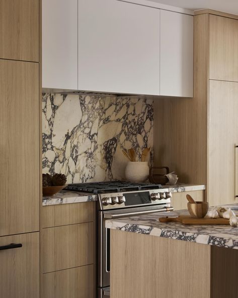 kitchen views. design @jpzinteriors photo @lomillerphoto #kitchen #kitchendesign #kicthendecor #kitchendecor #kitchenstyling… | Instagram Miami Loft, Kitchen Views, Chefs Kitchen, Kitchen Marble, August 22, One Word, Interior Inspo, Elle Decor, Dream Home Design