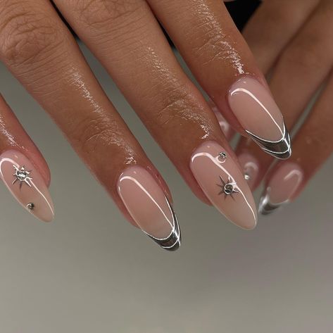 Some close up shots😍😍 #nails #gelx #chromenails #gelxnails #nailtech #nailinspo #naildesigns June Nails, Graduation Nails, Finger Tips, Elegant Nails, Pretty Acrylic Nails, Nails Inspo, Chrome Nails, Cute Acrylic Nails, Aesthetically Pleasing