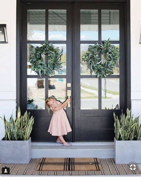 Double Door Entryway, Front Door Inspiration, Black Front Door, Double Door Entrance, Front Door Styles, Beautiful Front Doors, Black Front Doors, Gorgeous Doors, Double Front Doors