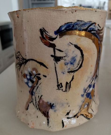 Pottery Painting Ideas Easy, Horse Pottery, Clay Horses, Clay Cafe, Painting Pottery, Painted Ceramics, Cowboy Design, Tiny Art, Ceramics Ideas