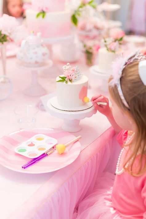 cake painting for princess party Brunch Activities, Girls Tea Party Birthday, Toddler Tea Party, Princess Tea Party Birthday, Princess Party Cake, 4de Verjaardag, Royal Tea Parties, Kids Tea Party, Tea Party Cake