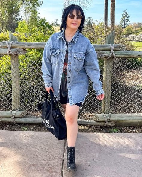 oversized denim jeans outfit ooftd woman jacket frayed fashion punk casual concert country rock Denim Jeans Outfit, Country Rock, Loose Fit Jeans, Denim Jacket Men, Denim Jean Jacket, Denim Jackets, Denim Jean, Concert Outfit, Jean Outfits