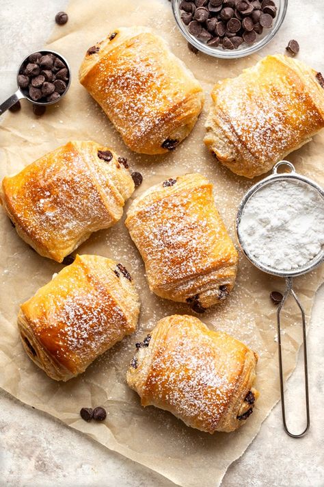 These easy chocolate croissants made with all-butter puff pastry are prepped in under thirty minutes, and taste like they're from a bakery! | thecozyapron.com #chocolatecroissaints #easychocolatecroissants #easychocolatecroissantspuffpastry #chocolatefilledcroissantseasy #easychocolatechipcroissants #puffpastrycroissants #chocolatecroissantswithpuffpastry #chocolatecroissantspuffpastry #chocolatecroissantsfrompuffpastry Puff Pastry Croissant, Chocolate Croissant Recipe, Puff Pastry Chocolate, Chocolate Puff, Chocolate Croissants, Simple Family Meals, Homemade Croissants, Croissant Recipe, Chocolate Pastry