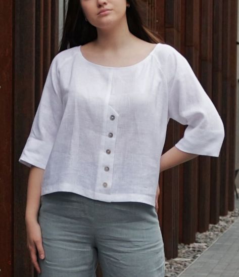 Pola Blus, Cotton Short Tops, Linen Style Fashion, Cotton Tops Designs, Simple Frock Design, Outfit Elegant, Blouse Casual Fashion, Linen Top Women, Linen Shirts Women