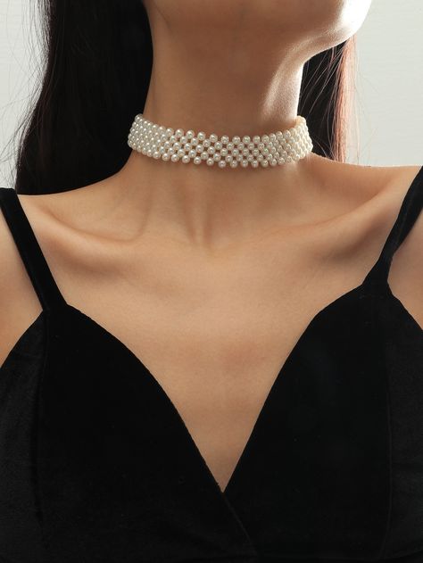 Sibu, Diy Pearl Necklace, Pearl Necklace Choker, White Choker, Necklace With Pearls, Choker Necklace Designs, Pearl Necklace Designs, Beaded Jewels, Neck Jewellery