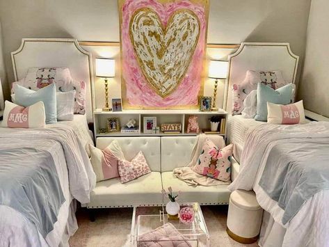 Dorm Pink, Pretty Dorm Room, Dorm Inspo, College Dorm Rooms, Ole Miss, College Dorm, Bedroom Makeover, Dorm Rooms, Arkansas