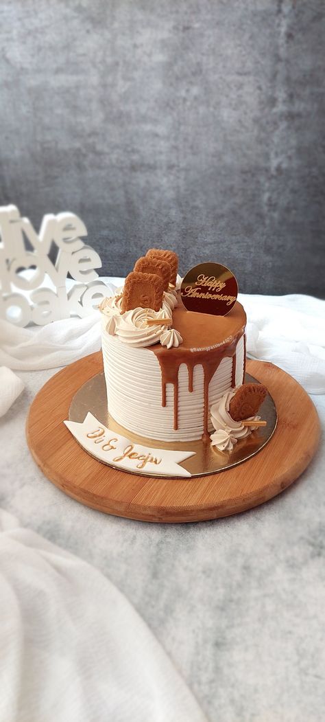 Chocolate Lover Cake Design, Biscoff Celebration Cake, Selfie Queen Cake Design, Biscoff Birthday Cake Decoration, Passion Cake Decoration, Birthday Cake Biscoff, Mini Biscoff Cake, Easy Cake Ideas For Men, Men Cake Decorating Ideas