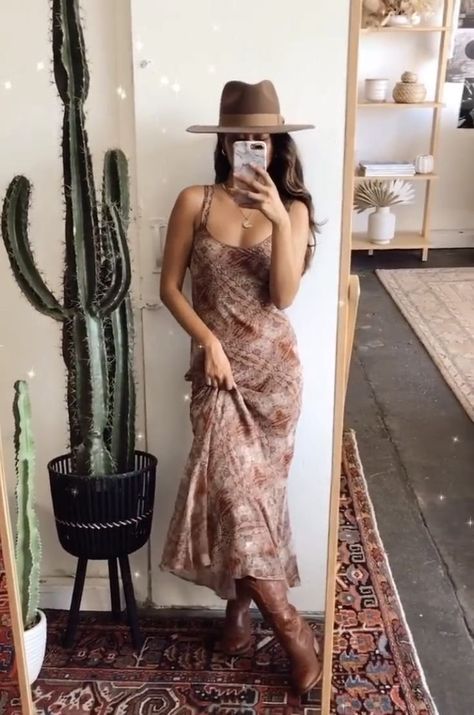 How to Decorate, Dress and Manifest During Venus in Taurus Season 2024 — ASHLINA KAPOSTA Boho Dinner Party Outfit, Western Chic Dress Outfit, 70s Mexico Fashion, Going Out Boho Outfits, Western Slip Dress Outfit, Texas Boho Style, Western Aesthetic Style, Romantic Cowgirl Outfits, Boho Outfits With Boots