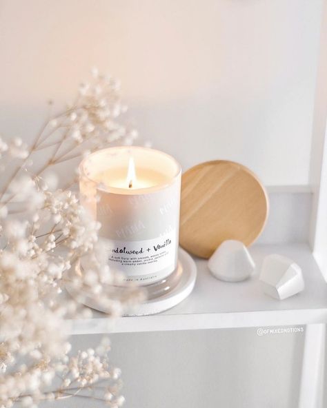 White Candles Aesthetic, Aesthetic Candle Pictures, Aromatic Candle, Candle Obsession, Candles Photography, Desk Inspiration, Aromatic Candles, Sofa Sofa, Candle Aesthetic