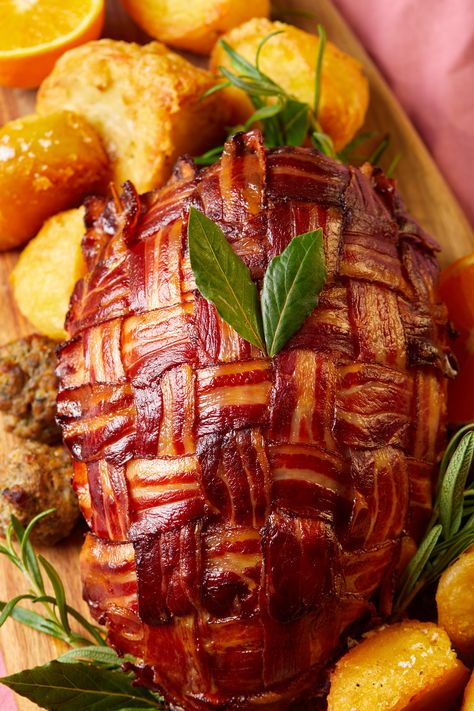 How do you pimp up a Roast Chicken – or any Sunday roast meat at all? Add a bacon lattice of course. We pretty much always use this bacon lattice recipe whenever we’re cooking a Roast Dinner to impress. Try this for epic Easter food ideas for dinner or just to elevate any of your roast dinner recipes.   #roastchicken #roastdinner #bacon #easterfood #dinner #roastmeat #easterrecipe #Easterdinner #easterlunch #baconlattice #streakybacon #britishbacon #baconweave #baconwrapped Bacon Lattice Turkey, Easter Food Ideas Dinner, Easter Lunch Recipes, Dinner To Impress, British Bacon, Bacon Lattice, Easter Food Ideas, Bacon Wrapped Sausages, Roast Dinner Recipes