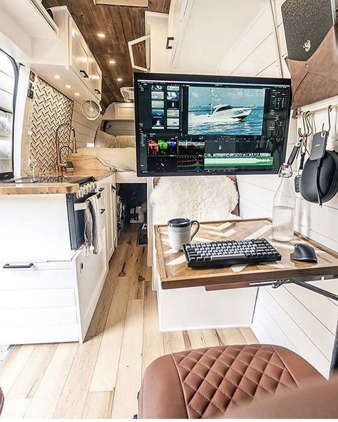 Camper Vintage, Bus Living, Kombi Home, Sprinter Van Conversion, Van Conversion Interior, Campervan Life, Build A Camper Van, Build A Camper, Van Life Diy