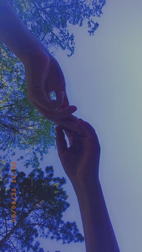 Dupatta On Head, Bff Hands Aesthetic, Airplane Photography, Hand Photography, Hand Photo, Trendy Blouse, Hand Pictures, Best Friend Photos, Two Best Friends