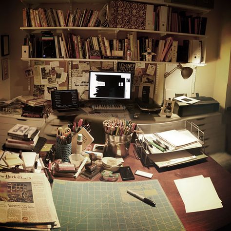 Austin Kleon keeps two desks, an analog desk and a digital desk. This helps him stay focused when he's creating new art or writing. Writer's Office, Writing Studio, Writers Desk, Author Gifts, Messy Desk, Writing Offices, Organized Chaos, Office Layout, Home Decorating Ideas