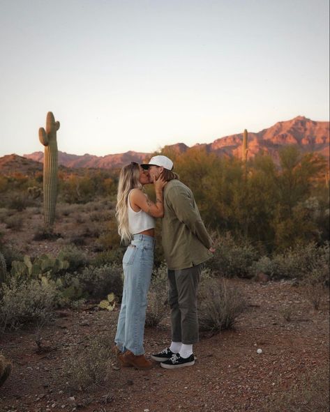 Desert Photoshoot, Engagement Picture Outfits, Engagement Pictures Poses, Couple Picture Poses, Couple Photoshoot Poses, Cute Couples Photos, Picture Outfits, Couple Photography Poses, Photo Outfit