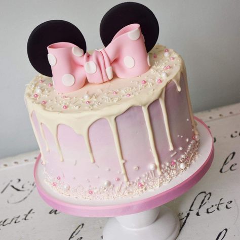 Minnie Mouse Cake First Birthday, 1st Birthday Party Ideas Minnie Mouse, Minnie Mouse Bday Cake, Pink Minnie Mouse Birthday Cake, Minnie Mouse Birthday Cake Ideas 2nd, Mini Mouse Birthday Cakes Ideas, Minnie Mouse Cake Pink, Birthday Cake 2 Year Girl, 3year Birthday Party Ideas Girl