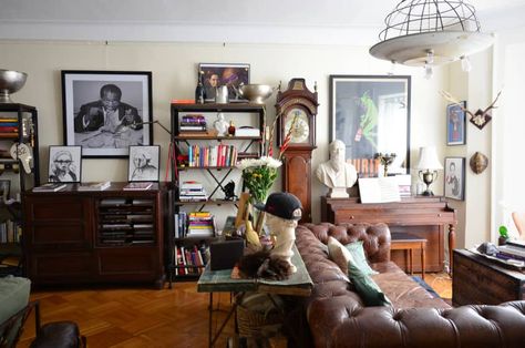 Cottage Eclectic, Bookshelf Table, Table Couch, Dnevna Soba, Brooklyn House, Brooklyn Design, Modern Apartment Design, Brooklyn Apartment, Home Apartment