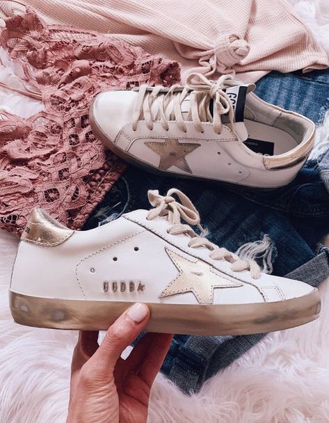 golden goose superstar leather metallic white low-top sneakers Golden Goose Sneakers Outfit, Golden Goose Outfit, Sneakers Outfit Casual, Sneaker Outfits, Goose Sneakers, Fashionable Snow Boots, Golden Goose Sneakers, Golden Goose Shoes