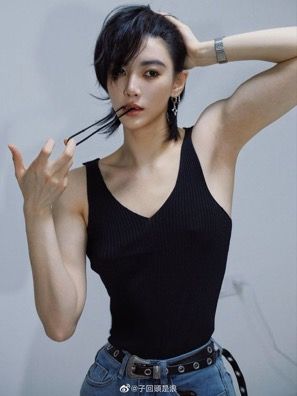 Haircut Unstyled, Asian Ponytail, Short Fluffy Hair, Hairstyles Male, Men Hairstyle, Photographie Portrait Inspiration, Female Pose Reference, Mannequin Head, Body Reference Poses