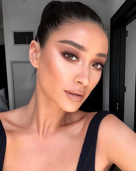 Wedding Hairstyles And Makeup, Shay Mitchell Makeup, Silvester Make Up, Natural Smokey Eye, Classy Makeup, Smokey Eye For Brown Eyes, Soft Glam Makeup, Fall Makeup Looks, Beauty Make-up