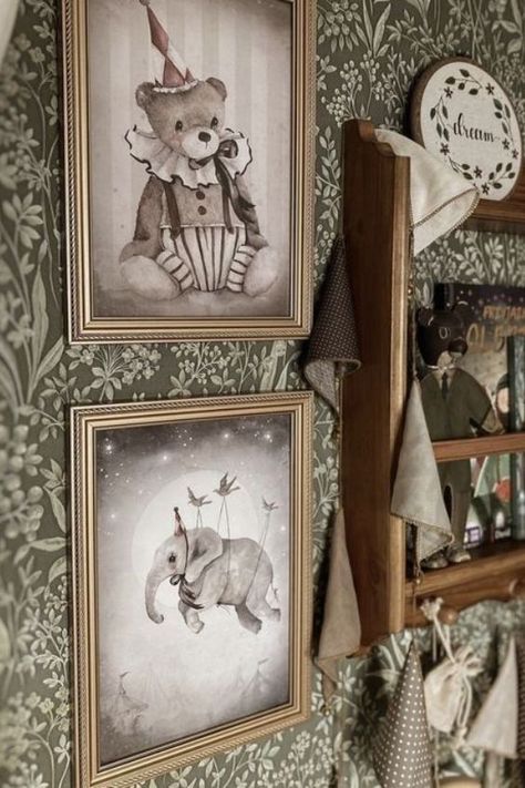 Antique Kids Room, Academia Nursery, Victorian Baby Room, Victorian Kids Room, Nursery Wallpaper Ideas, Vintage Woodland Nursery, Neutral Nursery Wallpaper, Victorian Nursery, Vintage Girl Nursery