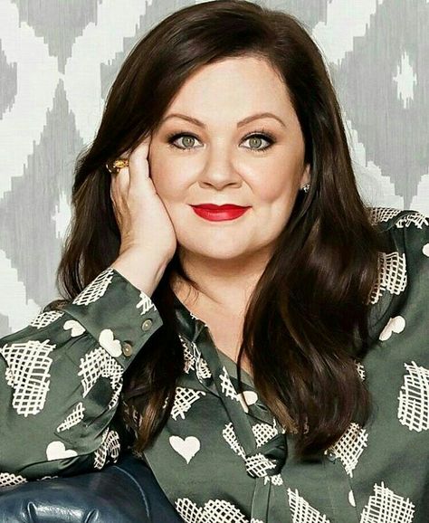 Melissa McCarthy♡ Melissa Mccarthy Clothing Line, Poses Headshot, Headshot Poses, Headshots Women, Melissa Mccarthy, Actrices Hollywood, Headshots Professional, Line At, Branding Photoshoot