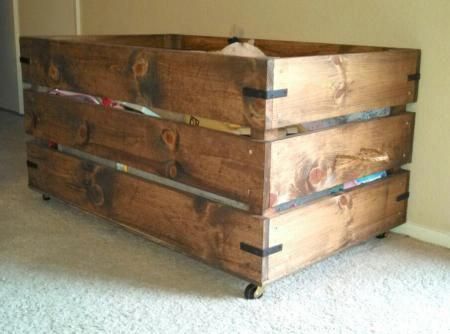 Pallet Toy Boxes, Wood Toy Box, Diy Toy Storage, Dog Toy Storage, Simple Toys, Wooden Chest, Toy Rooms, Wood Crates, Pallet Ideas